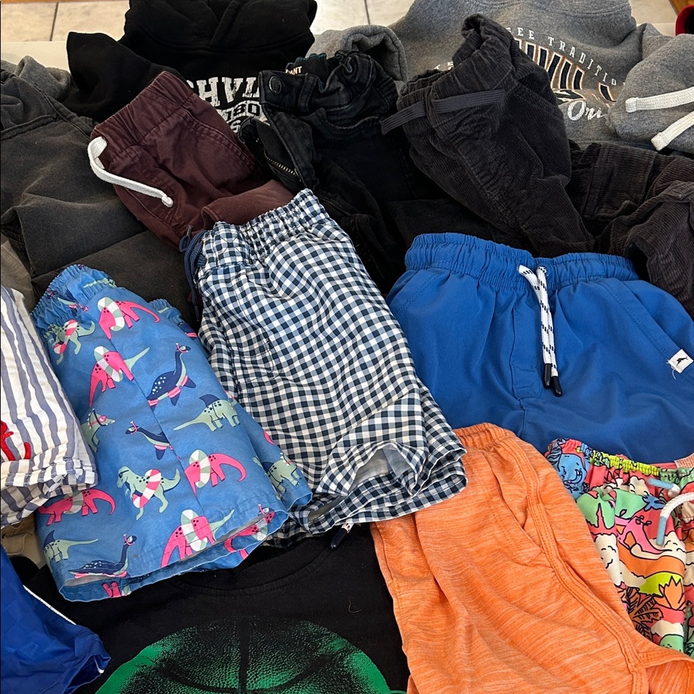Boys 31 piece clothing bundle